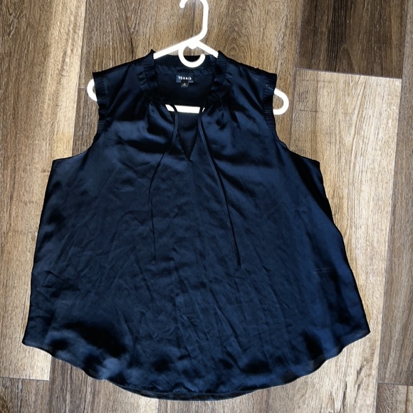 🌼FOR BUNDLE ONLY🌼Torrid Black Dobby Chiffon Pleated Blouse Tank - Picture 6 of 12